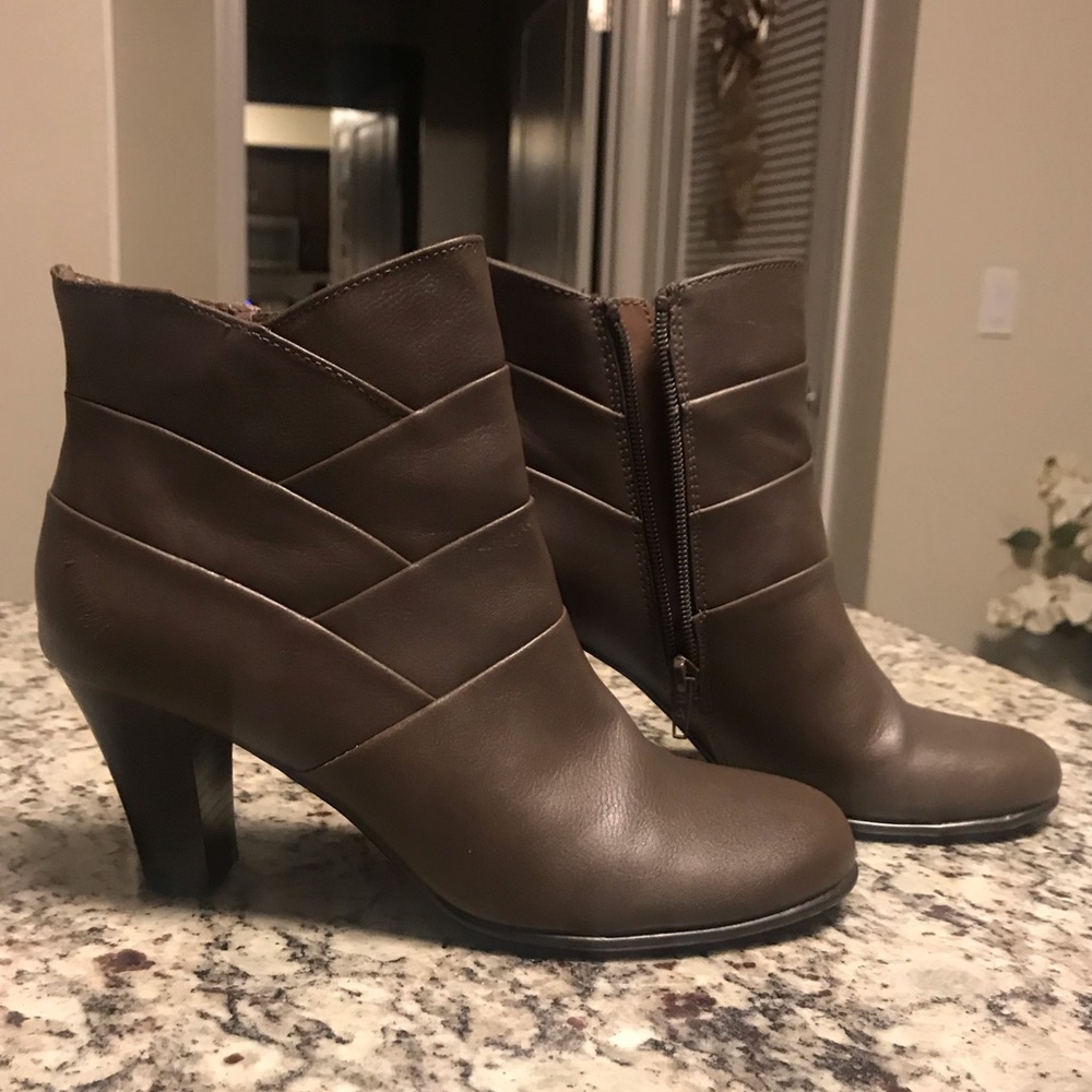 A2 by Aerosoles Women's Best Role Boot 7 US Taupe